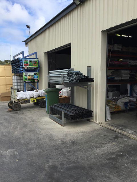 Carney’s Feed Store - Click Find 0