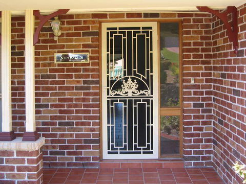 Graham’s Blinds - Lawyer Find 2