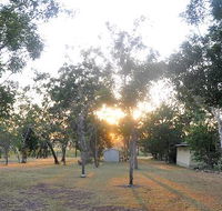 The Bark Hut Inn - Click Find