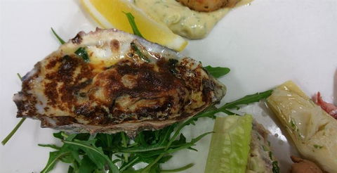 Sams Pizzeria On The Waterfront - Click Find 9