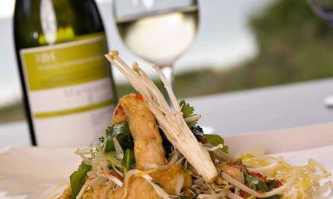 Bunkers Beach House - Click Find 9