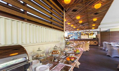The Deck Poolside Bar & Restaurant - Bet 4u 1