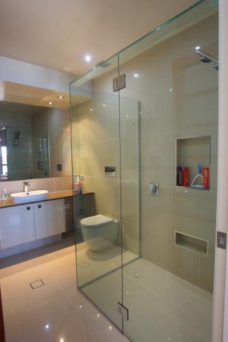 Frameless Shower Installations - Click Find 0