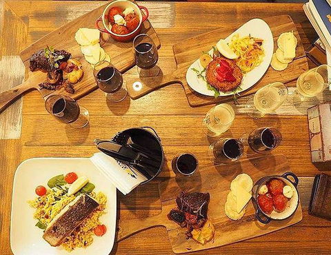 Two Fat Blokes Gourmet Kitchen - Click Find 10