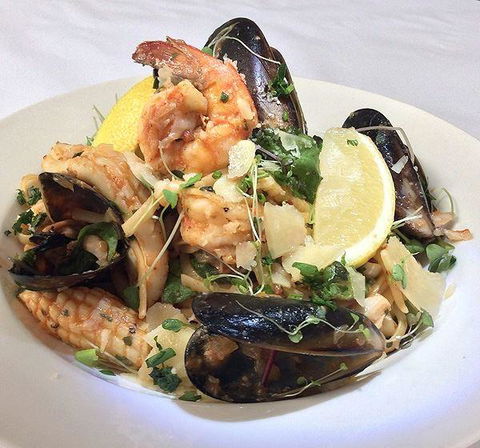 Domani's Cafe Restaurant & Bar - Local Finder 8