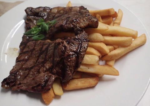 Champions Family Bistro - Lavinia 0