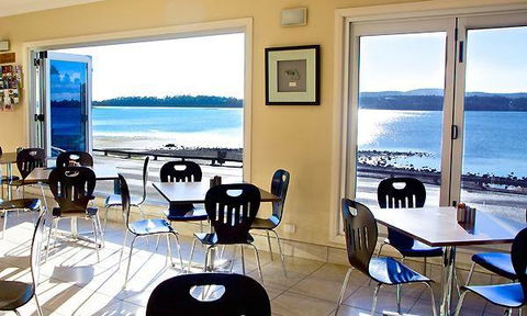The River Cafe At Beauty Point - Click Find 11