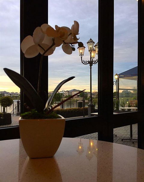 LakeFront Bistro - Click Find 12