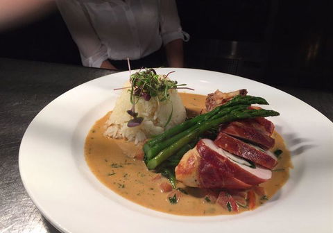 LakeFront Bistro - Click Find 13