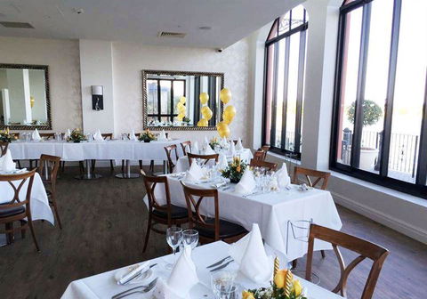 LakeFront Bistro - Click Find 18