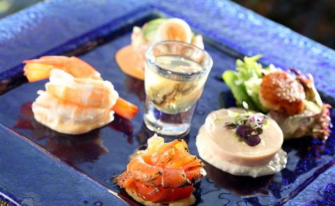 LakeFront Bistro - Click Find 1