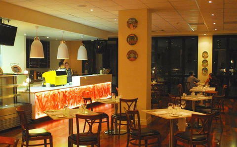 LakeFront Bistro - Click Find 20