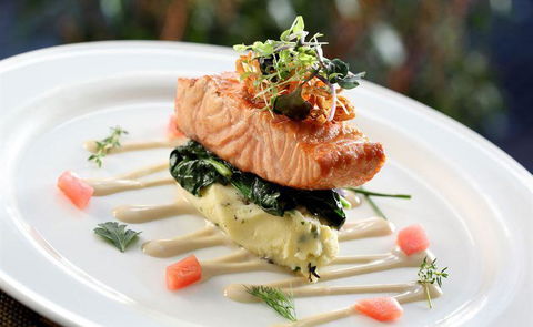 LakeFront Bistro - Click Find 21