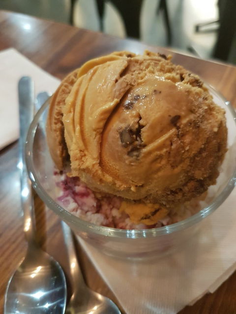 Sweet Treats Dessert Cafe - Click Find 2