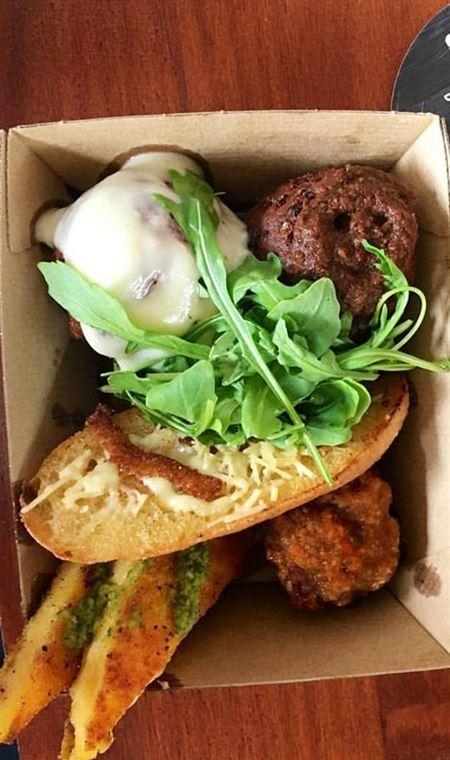 Mannelli's Cafe Burnside - Bridge Guide 4