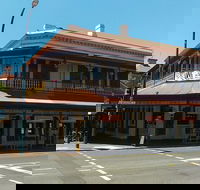 The Lion Hotel - Click Find