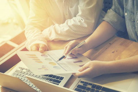 Alec MacDonald Accountant - Click Find 4