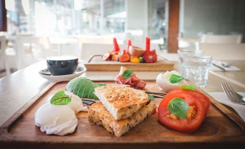 Boardwalk Bistro On Hastings - Bridge Guide 11