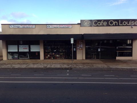 Cafe On Louise - Bet 4u 0