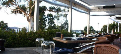 Beess & Co Cafe - Click Find 0