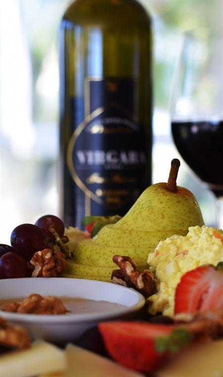 Sneaky's Restaurant - Bridge Guide 10