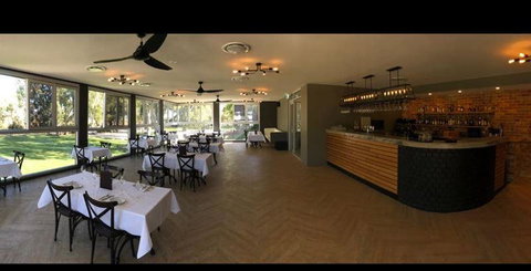 Sneaky's Restaurant - Bridge Guide 11