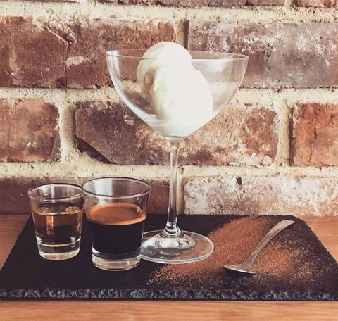 Sneaky's Restaurant - Bridge Guide 5