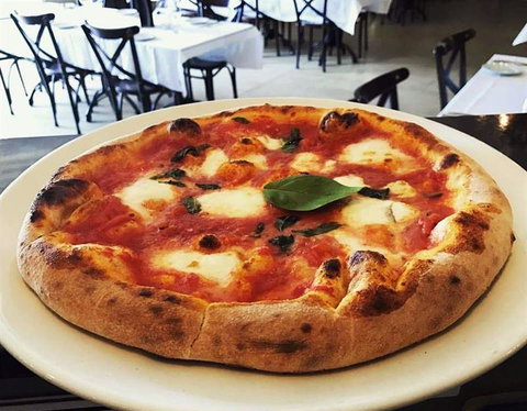 Sneaky's Restaurant - Bridge Guide 8