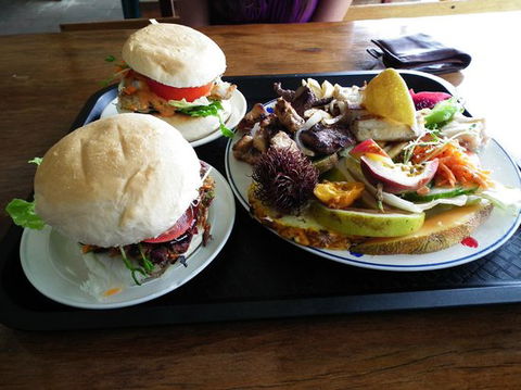 Big Barramundi BBQ Garden - Click Find 0