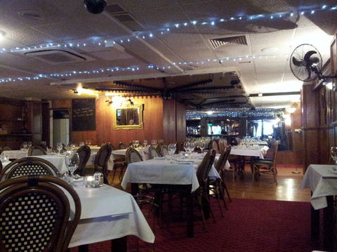 Bogart’s Bar & Grill - Click Find 5