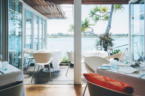 Ricky’s River Bar & Restaurant - Bridge Guide 0