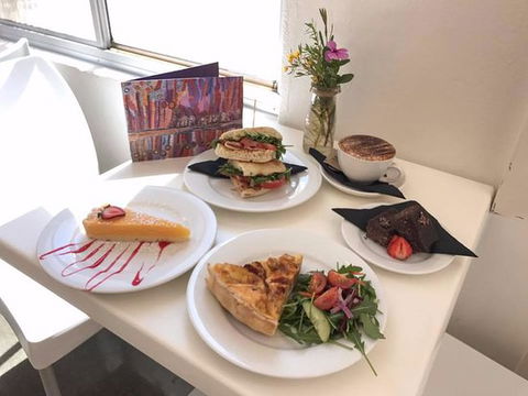 Yaye's Cafe - Click Find 0