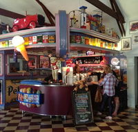 Cruzin' in the 50's Diner - Click Find