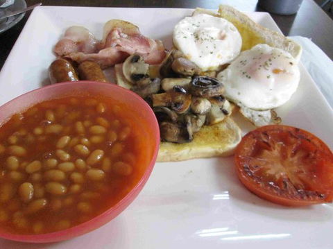 Molly's Great Food Cafe - Click Find 0
