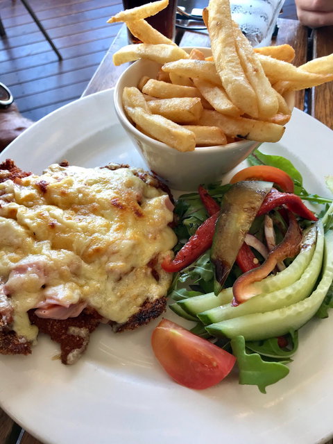 Comfort Inn The Pier Restaurant - Bet 4u 3