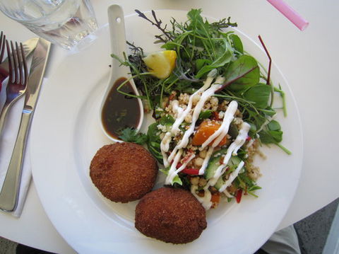 Lucky Ducks Restaurant - Click Find 0