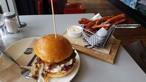 V Burger Bar - Bet 4u 0