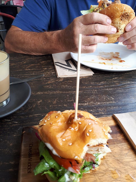 V Burger Bar - Bet 4u 1