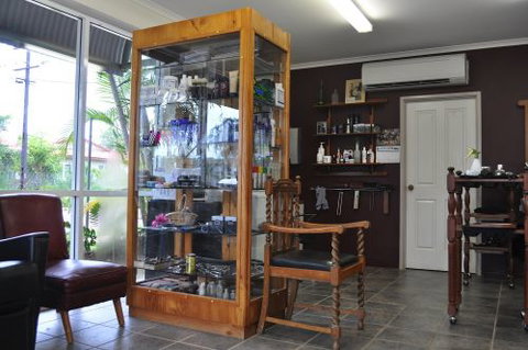 Annie’s Barber Shop - Bet 4u 2