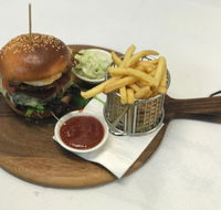 Spinnakers Restaurant - Click Find