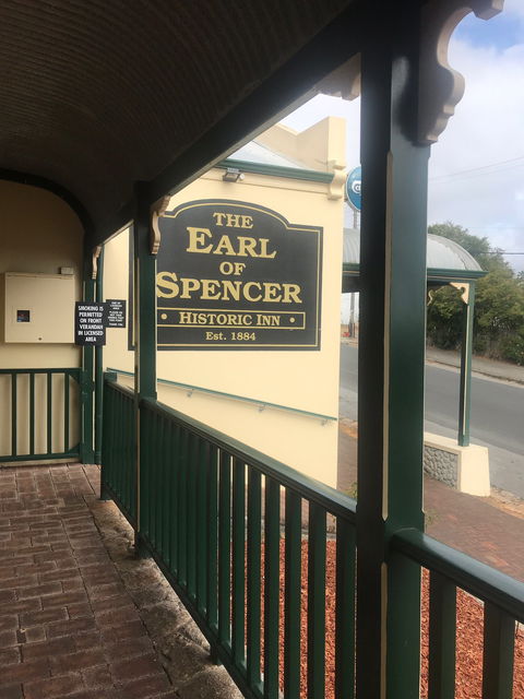 The Earl Of Spencer - Bar & Restaurant - Click Find 5