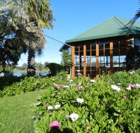 Golden Ponds Restaurant - Click Find