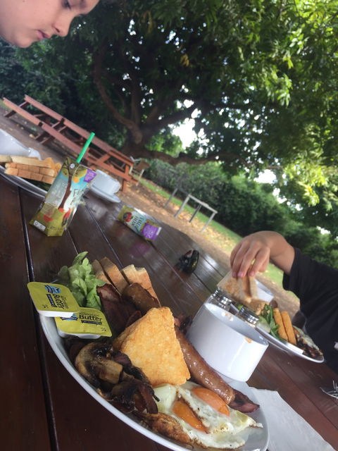 Ivanhoe Cafe - Click Find 4