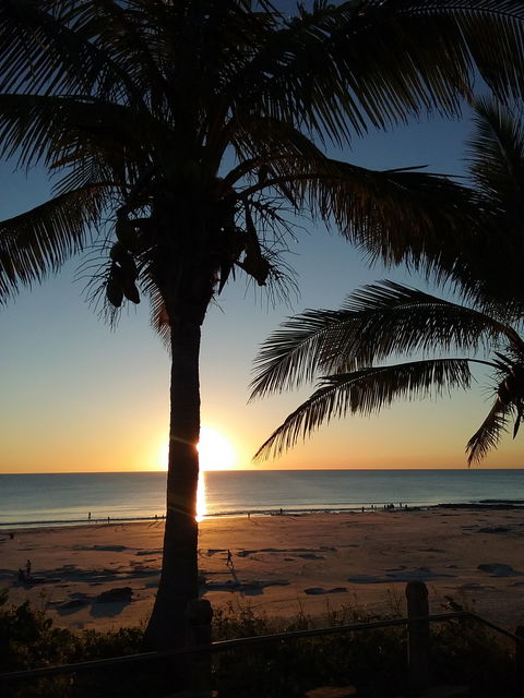 Sunset Bar And Grill - Click Find 1