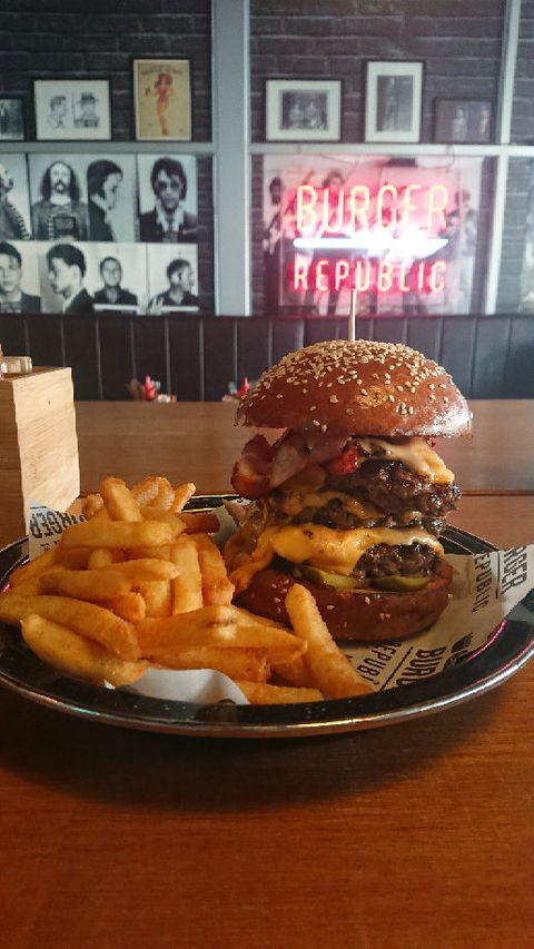 Burger Republic Hyde Park - Lawyer Find 8