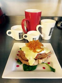 Dampir Beachfront Cafe Takeaway