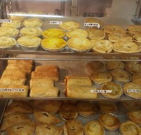Halls Creek Bakery - Click Find