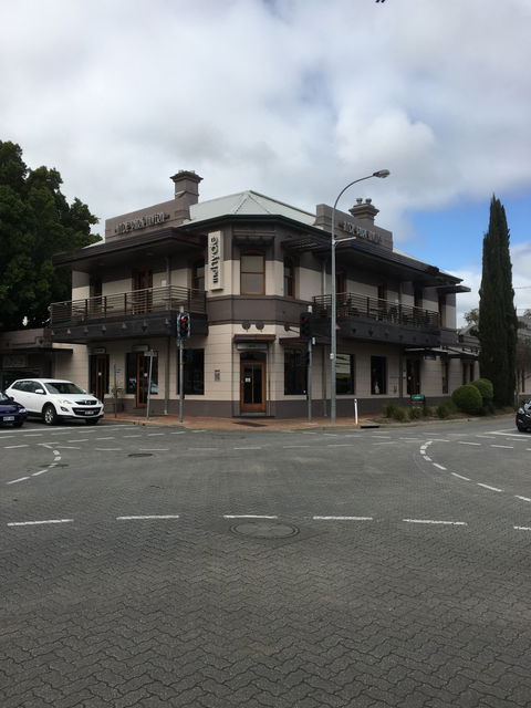 Hyde Park Tavern - Click Find 6