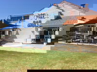 Jettys Bar and Grill