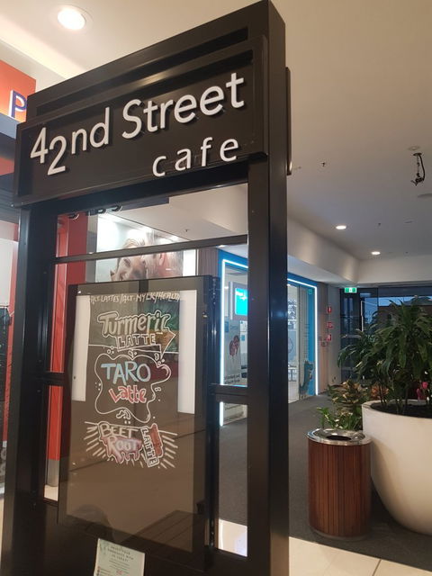 42nd Street Cafe - Click Find 3